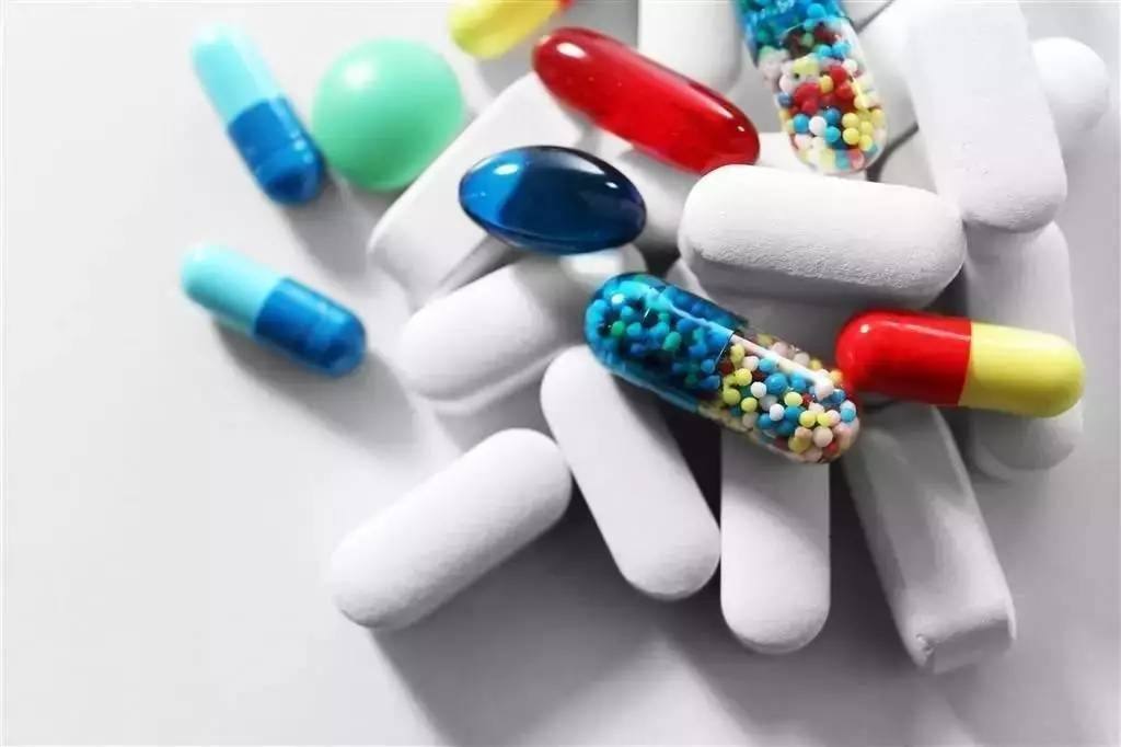 白癜风患者服用泼尼松片应注意什么